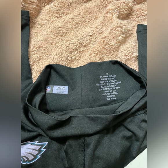 NWT NFL Eagles Football Black Athletic Leggings - Picture 4 of 4
